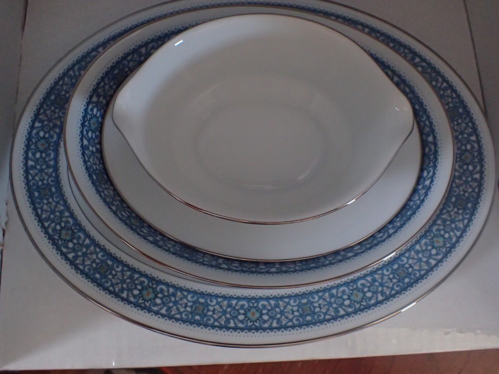 VINTAGE NORITAKE BLUE LARUE 6913 PATTERN W/PLATINUM TRIM DINNERWARE 45PC