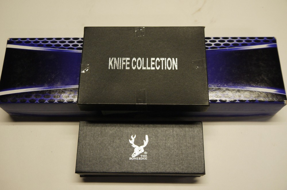 colectable knife set for 3 peices.