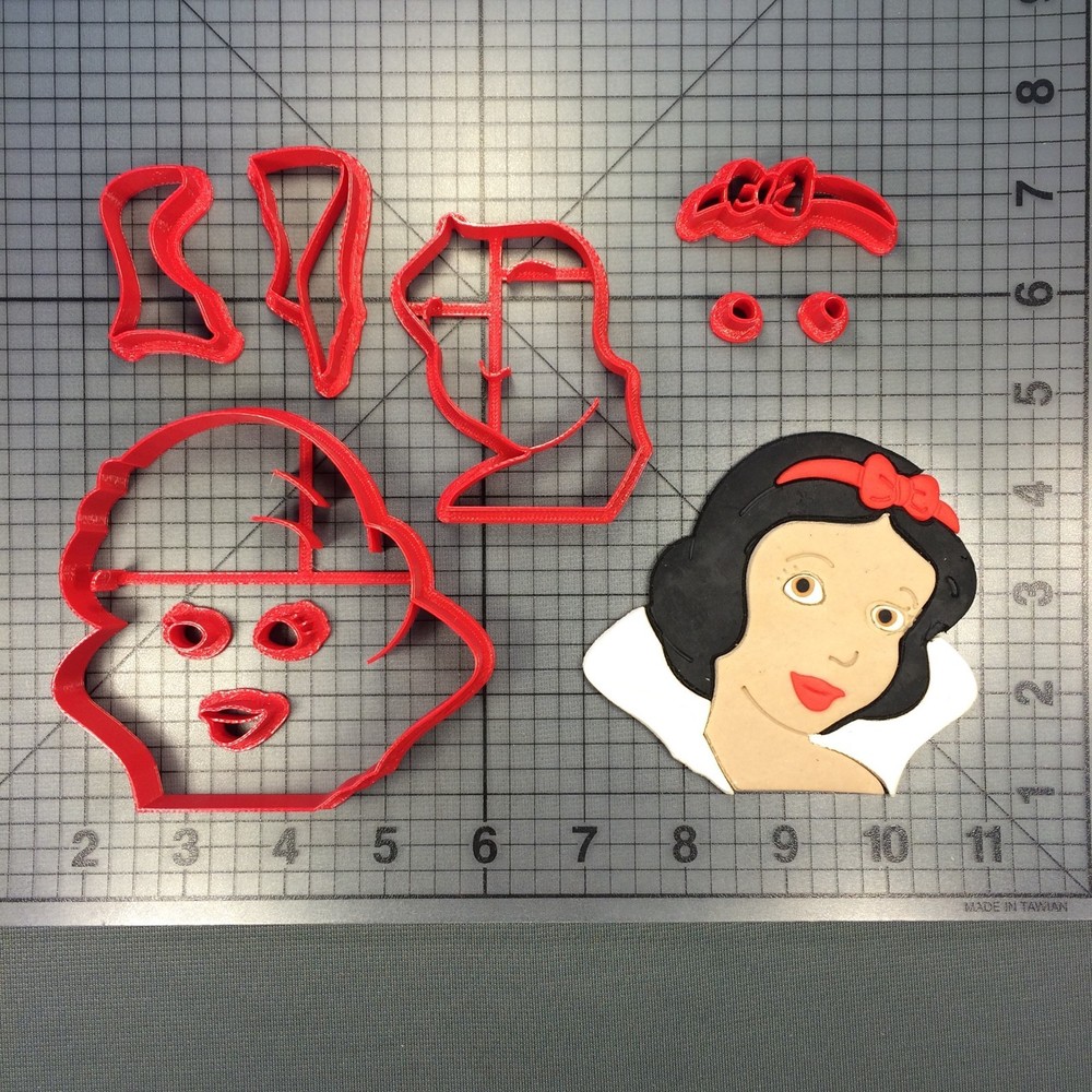 Snow White 266-A958 Cookie Cutter Set