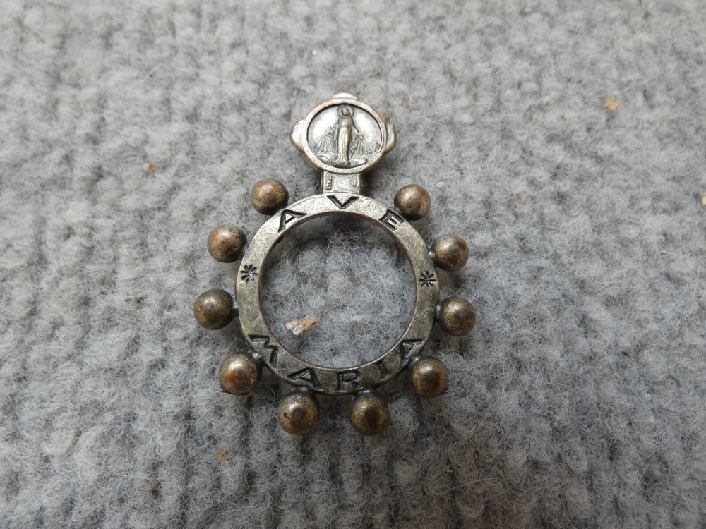 VINTAGE AVE MARIA JESUS CHARM