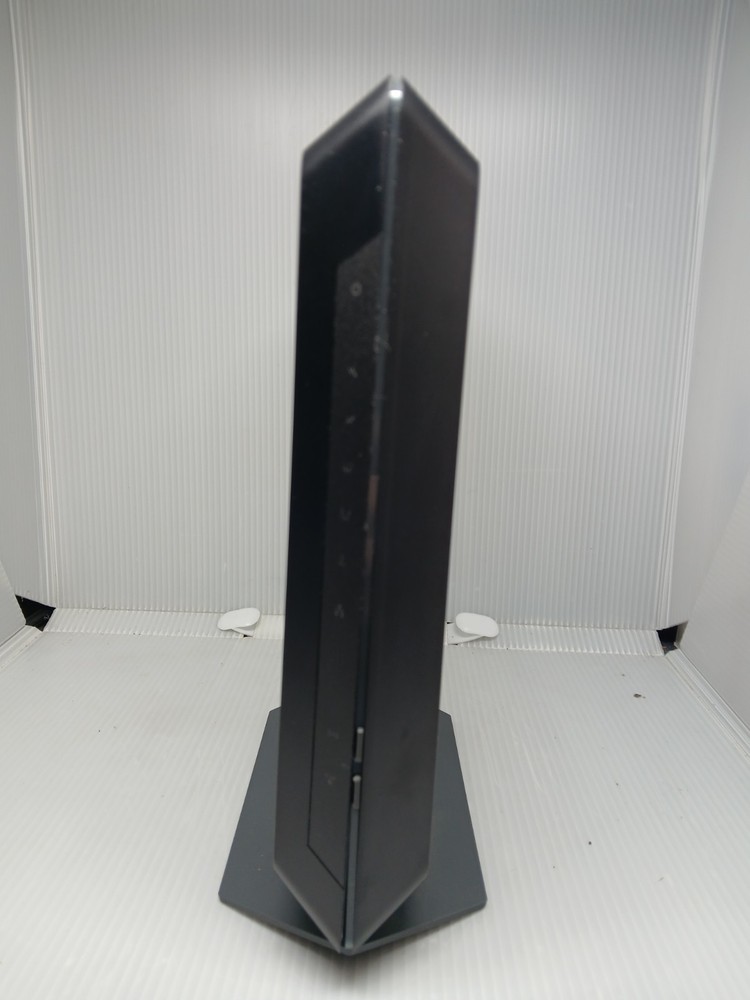 Netgear Nighthawk "AC1900" Cable Modem Router (C7000v2) Powers On