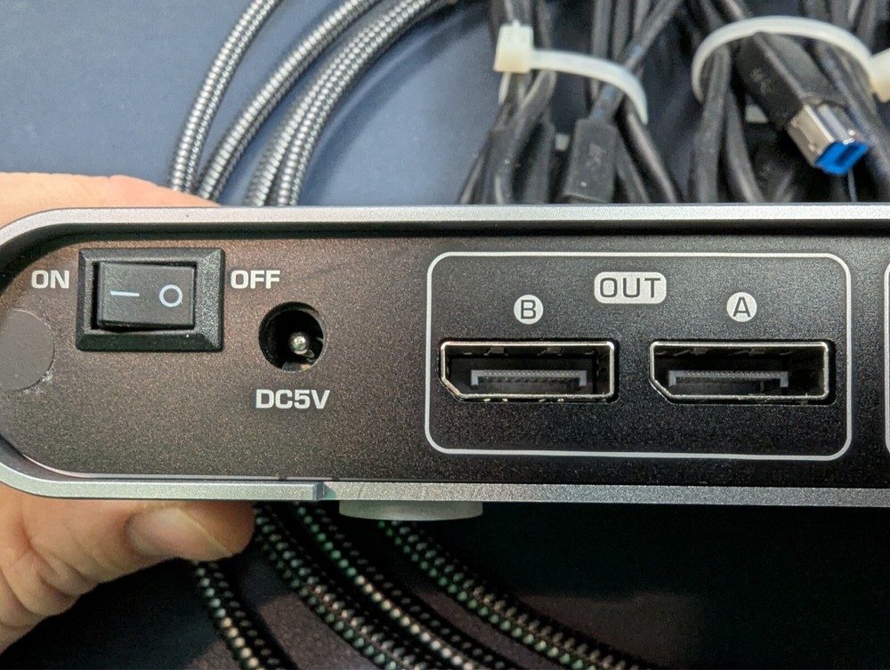 DisplayPort KVM Switch USB 3.0 Dual Monitor 2 Computers 2 DP per Computer