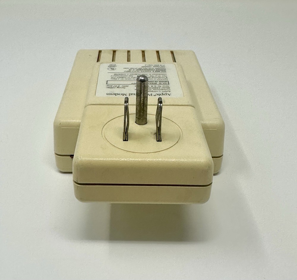 Apple Personal Modem 300/1200 Model A9M0304