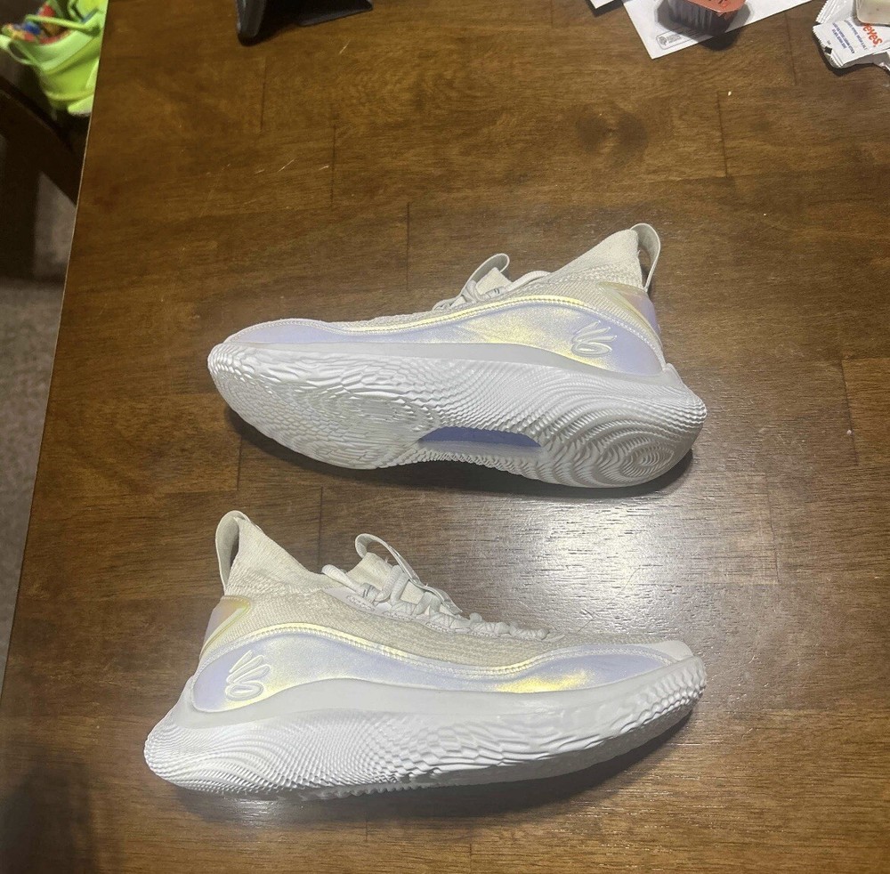 Curry Flow 8 GS 'White Iridescent' US Size 5.5