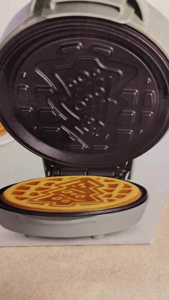 NWT Ambiano Mini Christmas Tree Waffle Maker