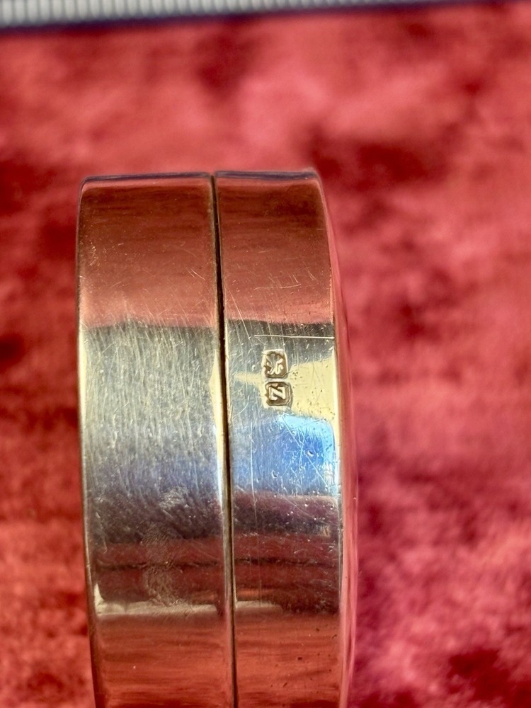 A Lovely Solid Silver Hallmarked Pill Box. Detachable Lid. 1925. Gilt Interior.