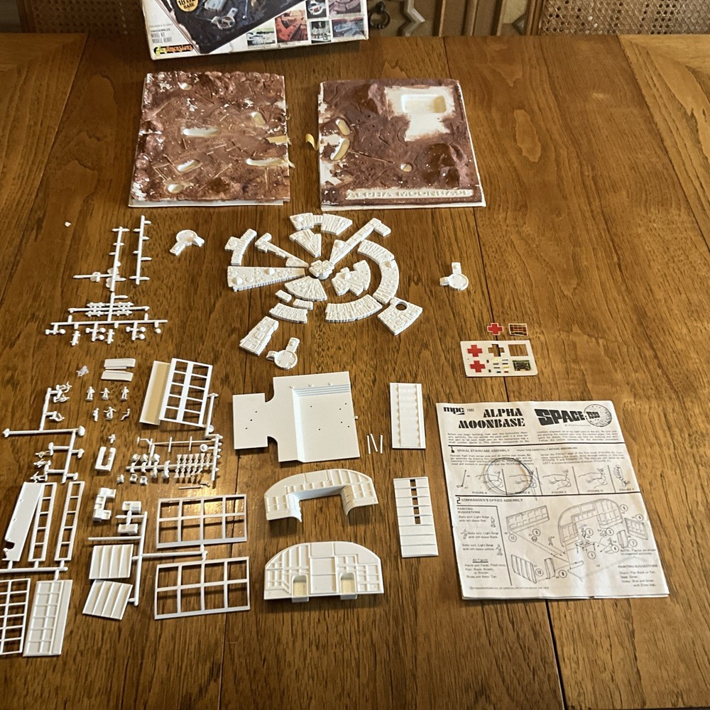 Vintage MPC 1976 Space:1999 Alpha Moon Base STARTED / COMPLETE