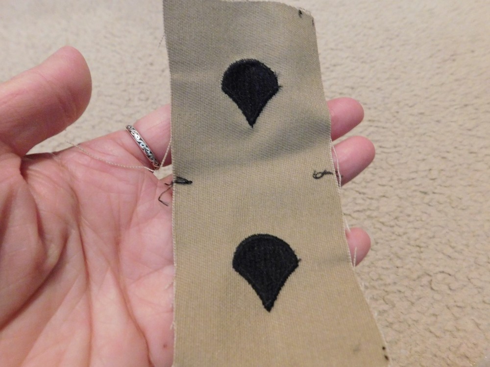 US ARMY SAND E4 PATCH 2PCS NEW