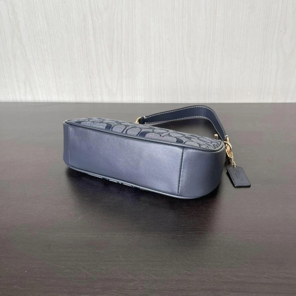 CH 139 shoulder bag