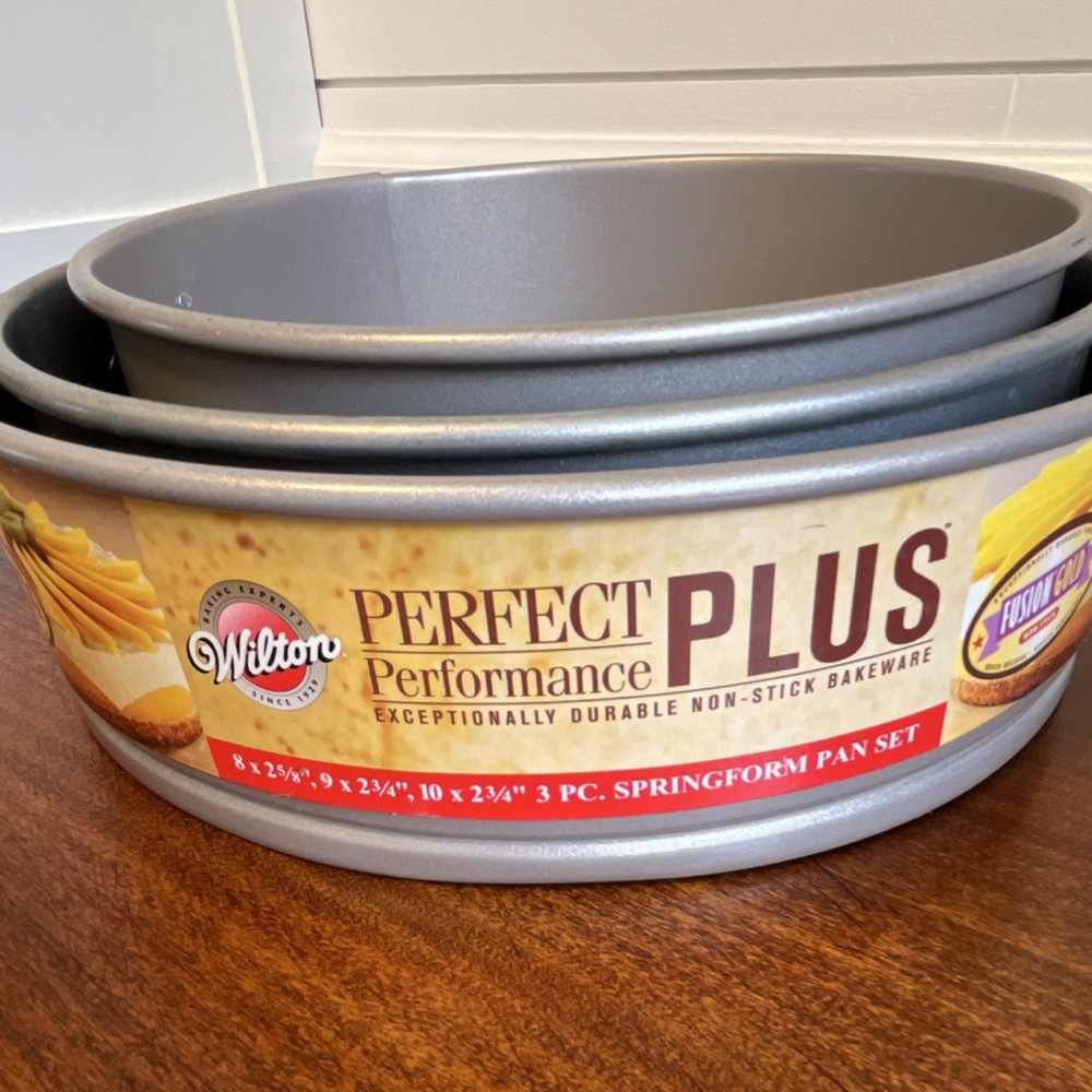 Wilton Perfect Performance Plus Non-Stick 3-Piece Round Springform Pan Set
