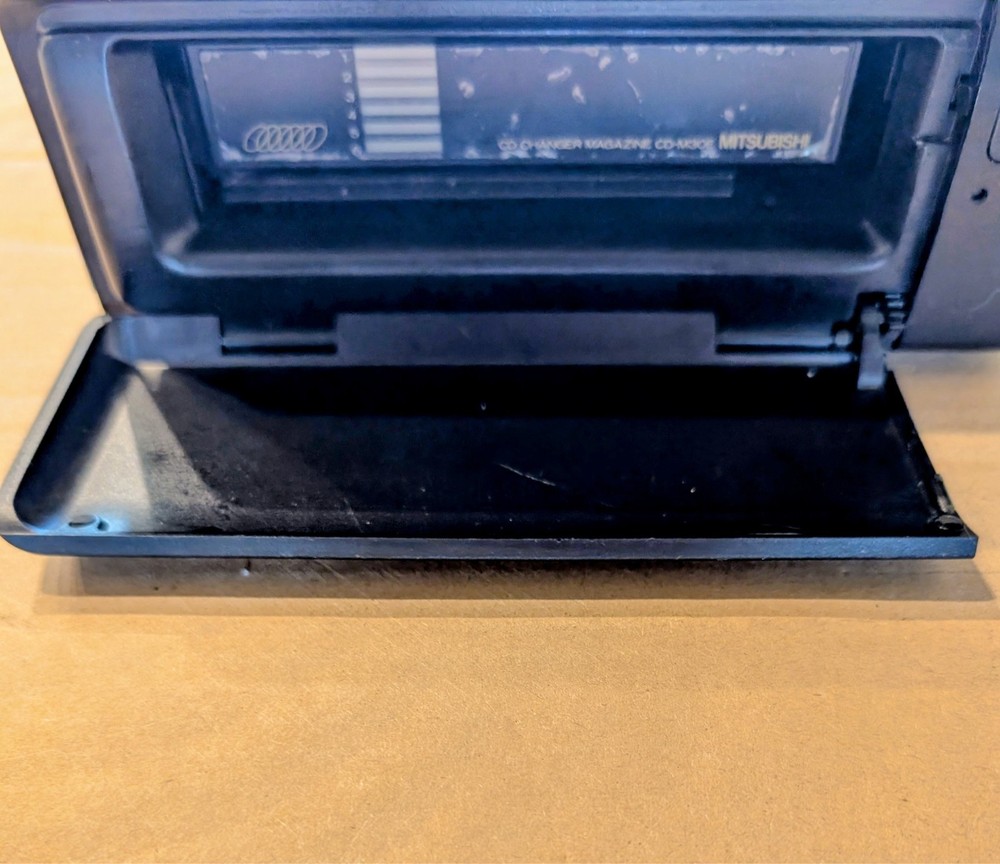 Mitsubishi 3000gt original 6 CD changer