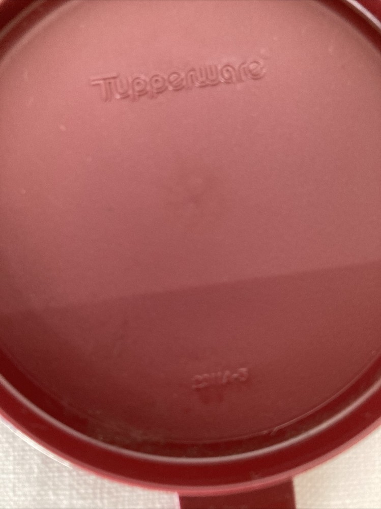 Tupperware Beautiful Sugar And Creamer With Wine Colored Lids Very Nice Shape