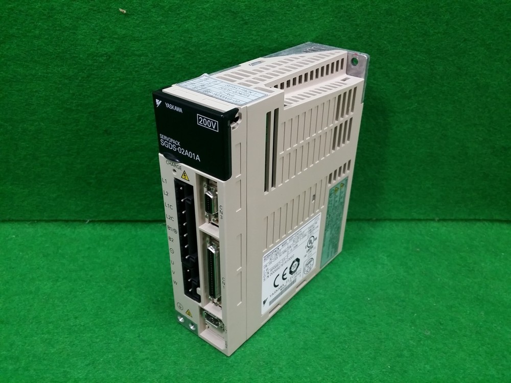 YASKAWA SGDS-02A01A SERVOPACK AC SERVO MOTOR DRIVER , USED