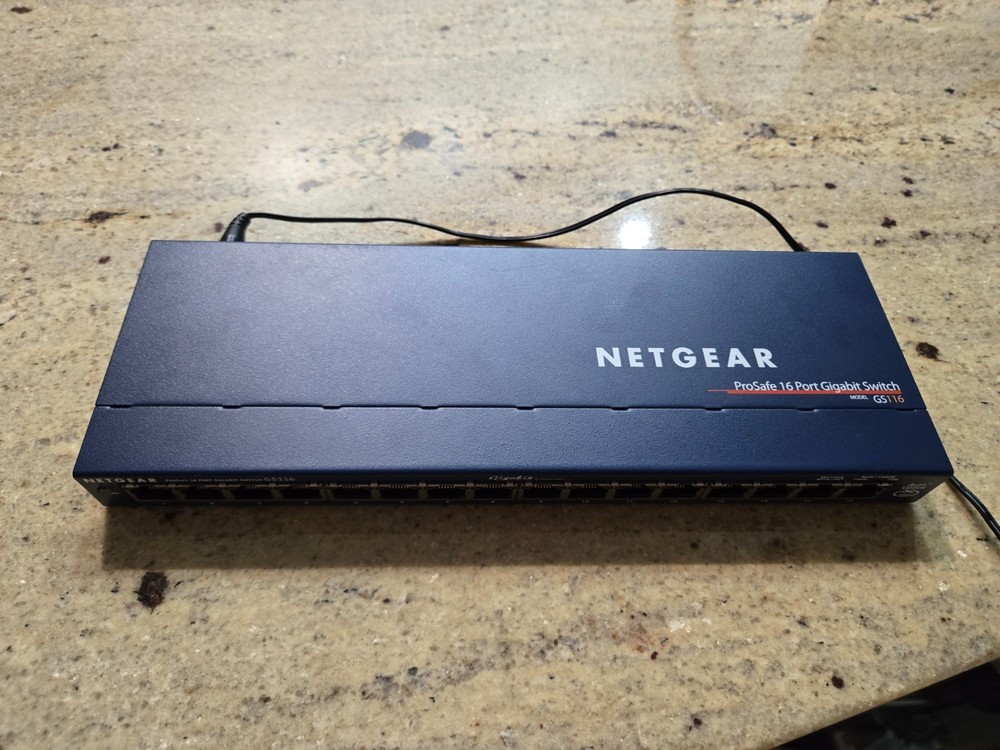 NETGEAR  ProSafe (GS116) 16-Ports External Switch