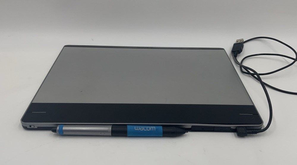 Wacom Drawing Tablet With Pen CTH-680 Intuos Medium Creative Pen/Touch