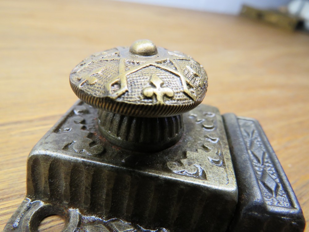 1871 OLD CUPBOARD LATCH...NICE ORNATE BRASS ? BRONZE KNOB...