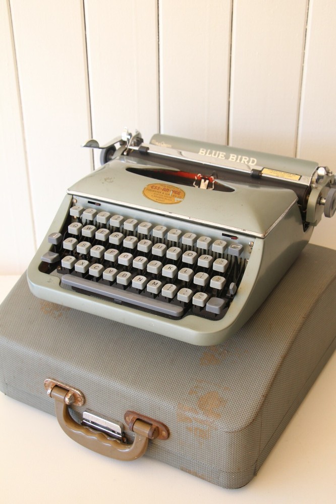 BLUE BIRD Typewriter - Made in Germany - Compact Portable - Metal - Working