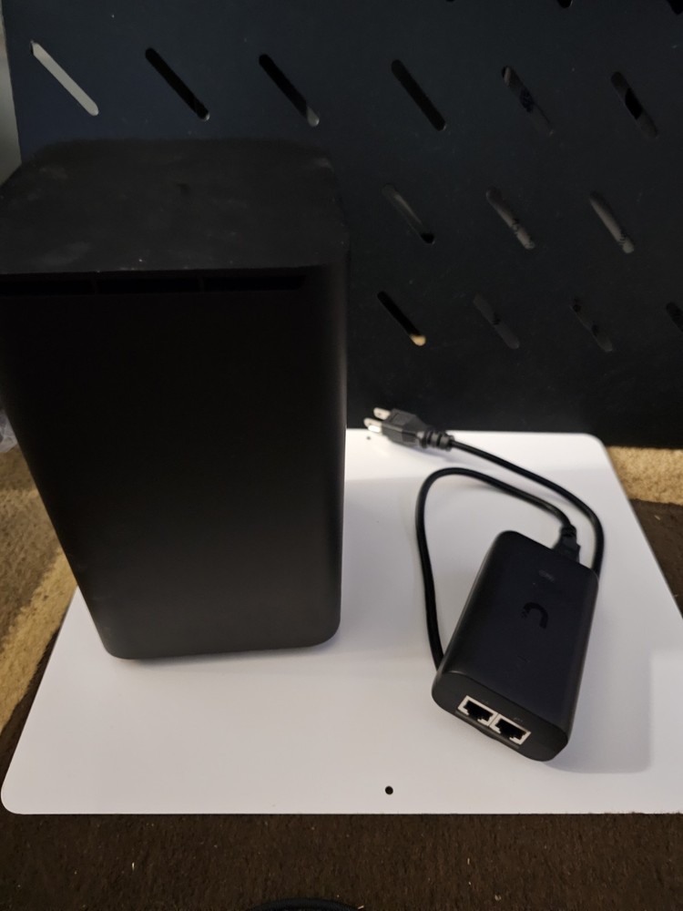 Ubiquiti Unas 2 UniFi 2 -Bay Network Attached Storage White