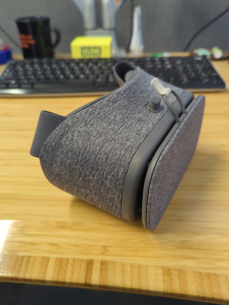 Google Daydream View Smartphone VR Headset With Remote