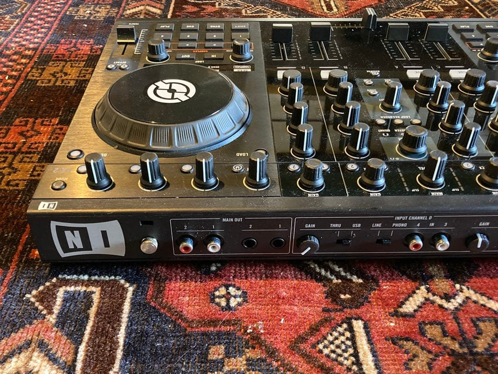 Native Instruments Traktor Kontrol S4 MK1 DJ Controller Case Headphone Tested