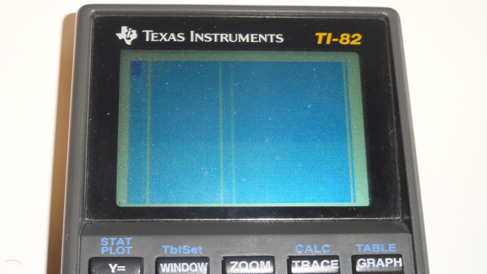 GG13: Texas Instruments TI-82 Graphing Calculator TI82