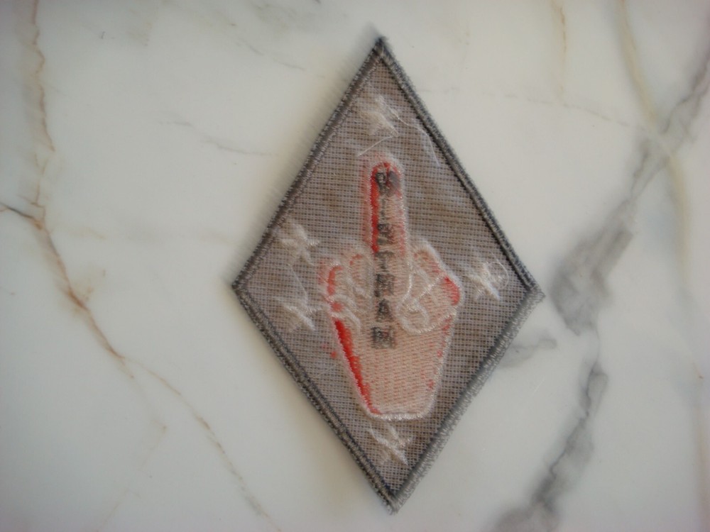 US MARINES " MIDDLE FINGER UP " RECON TEAM, VIETNAM WAR PATCH