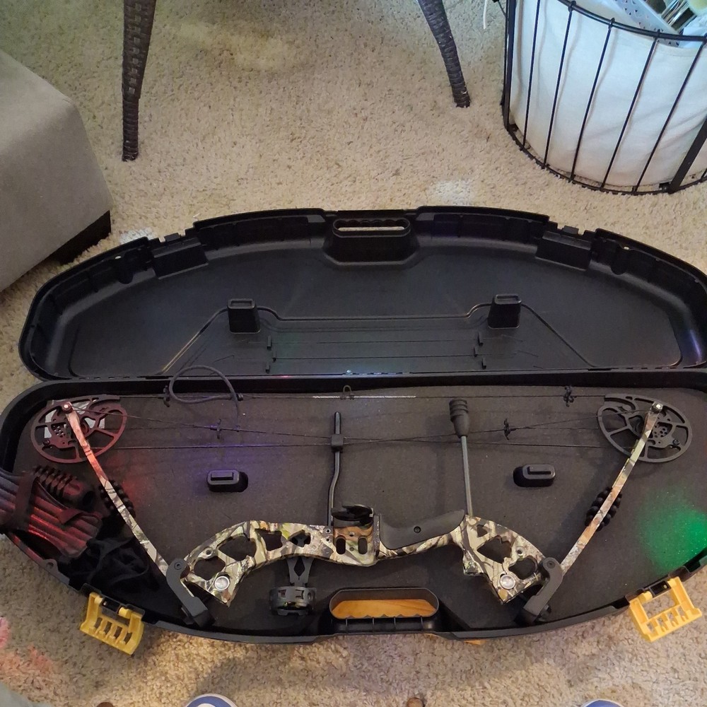 Predator Raptor Compund Bow & Hard Shell Case