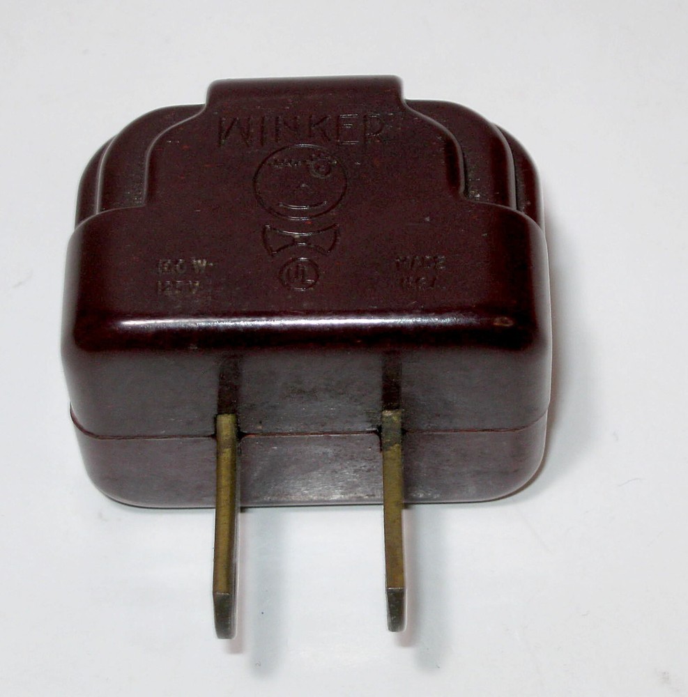 Vintage Winker 100W 125V Plug Adapter Bakelite