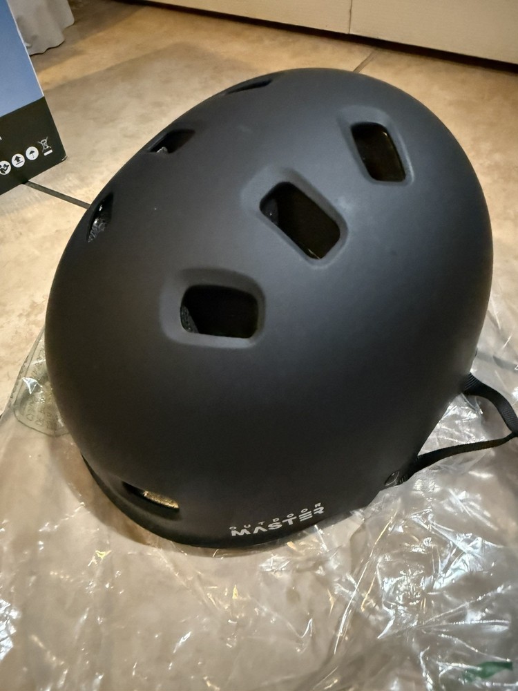 NEW Outdoor Master Ski Snow Helmet Size Medium