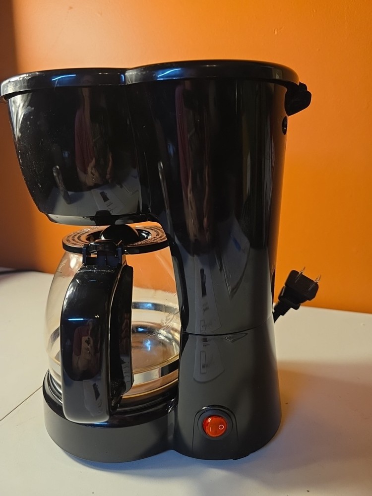 Main Stay Coffee Maker 5 Cups. Still In Open Box, It WORKS