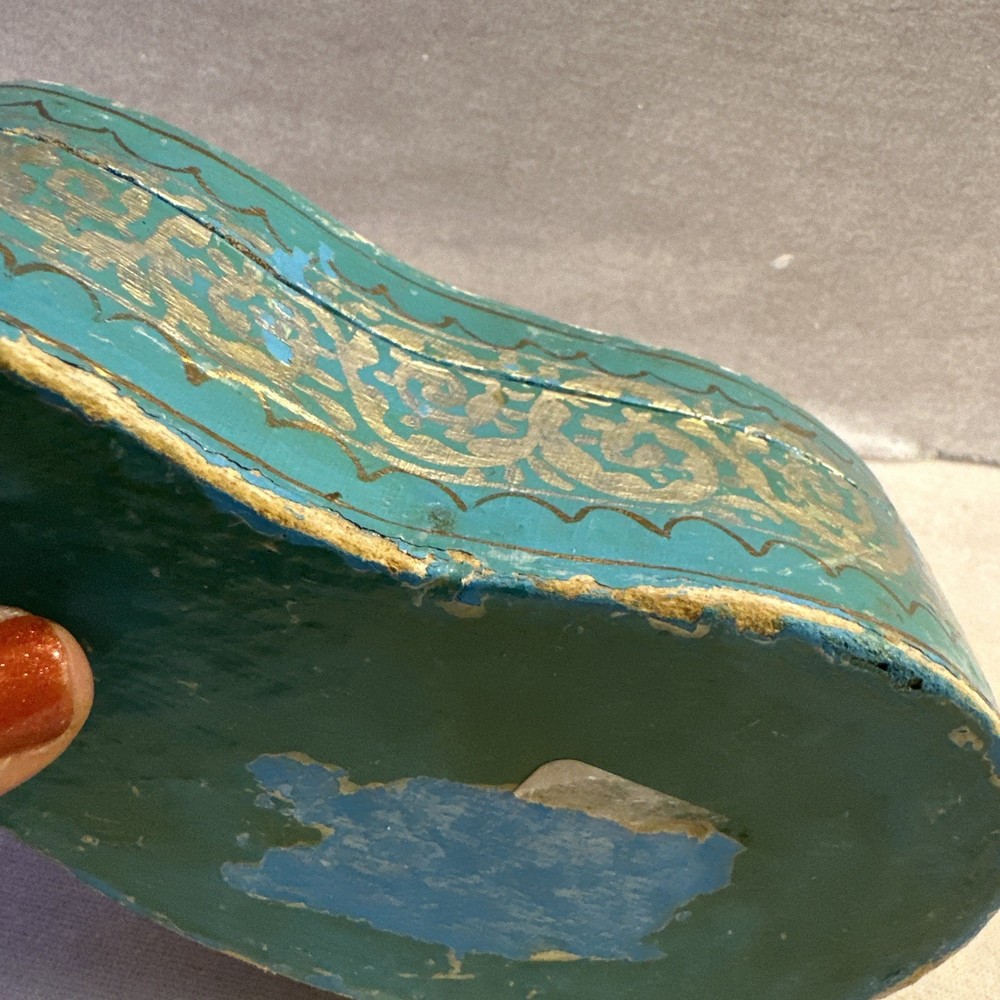 Vintage Beautiful Paper Mache Hand Painted Box