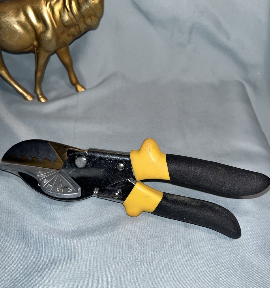 Adjustable Multi-Angle Miter Shears - Safe Cutting for Plastic, PVC & Trim Work