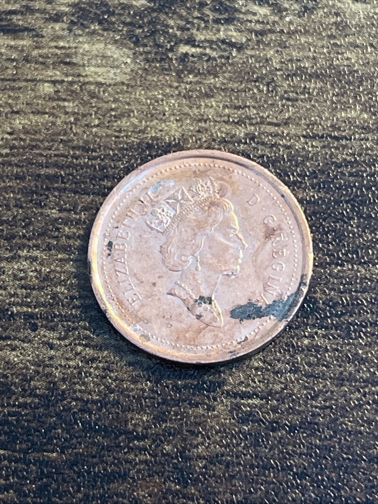 2001 Canada 1 One Cent Actual Coin TK8925*