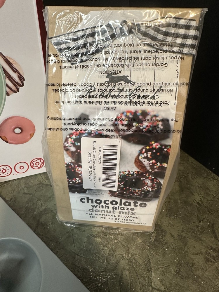 DASH Express MINI DONUT MAKER, (1) Chocolate Donut Mix & (2) Silicone Donut Pan