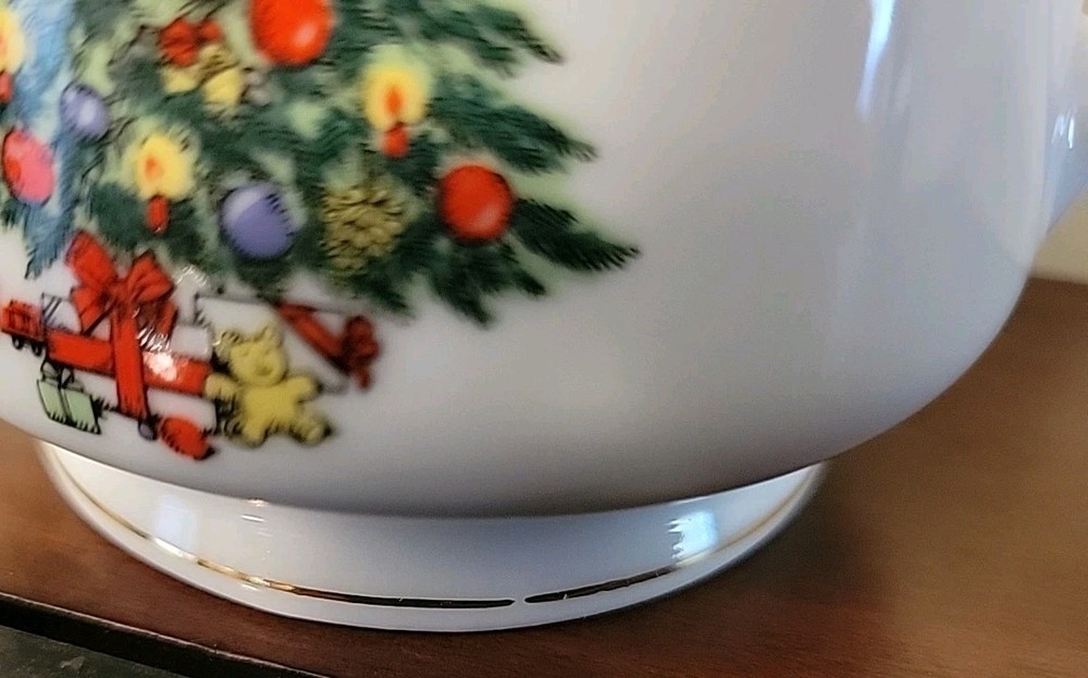 Ceramic Christmas Tree Sugar Dish With Cover & Gold Trim New