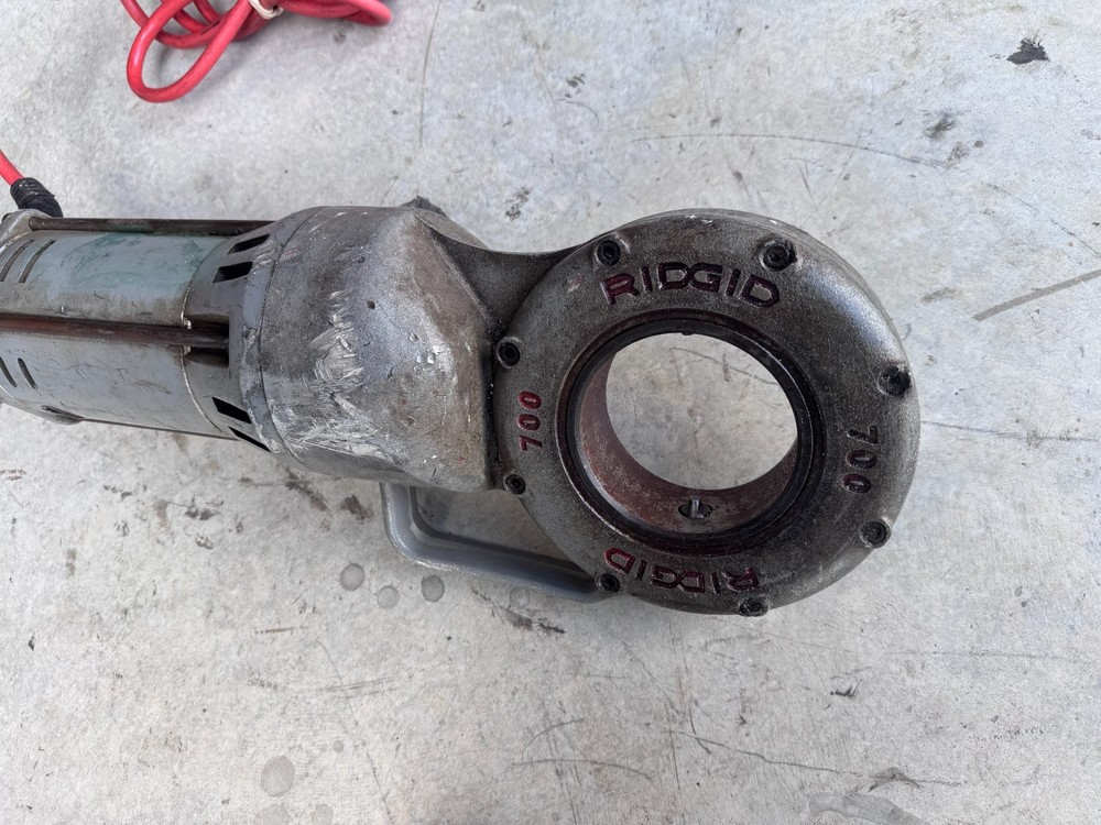Ridgid 700-T2 Power Drive Pipe Threader Electric Handheld Threading Machine