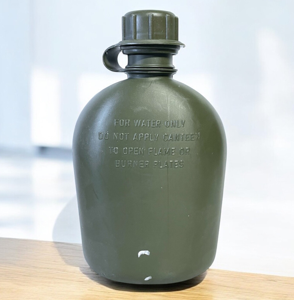 US Army polyethelene 1-Quart canteen dated 1976