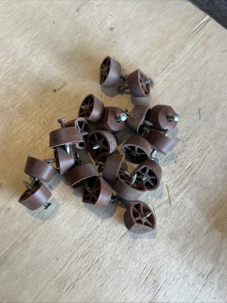 Tack Glides, Brown (20pcs)