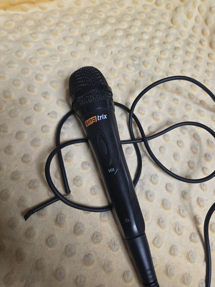 Singtrix Professional Karaoke Machine Microphone with Hit Button