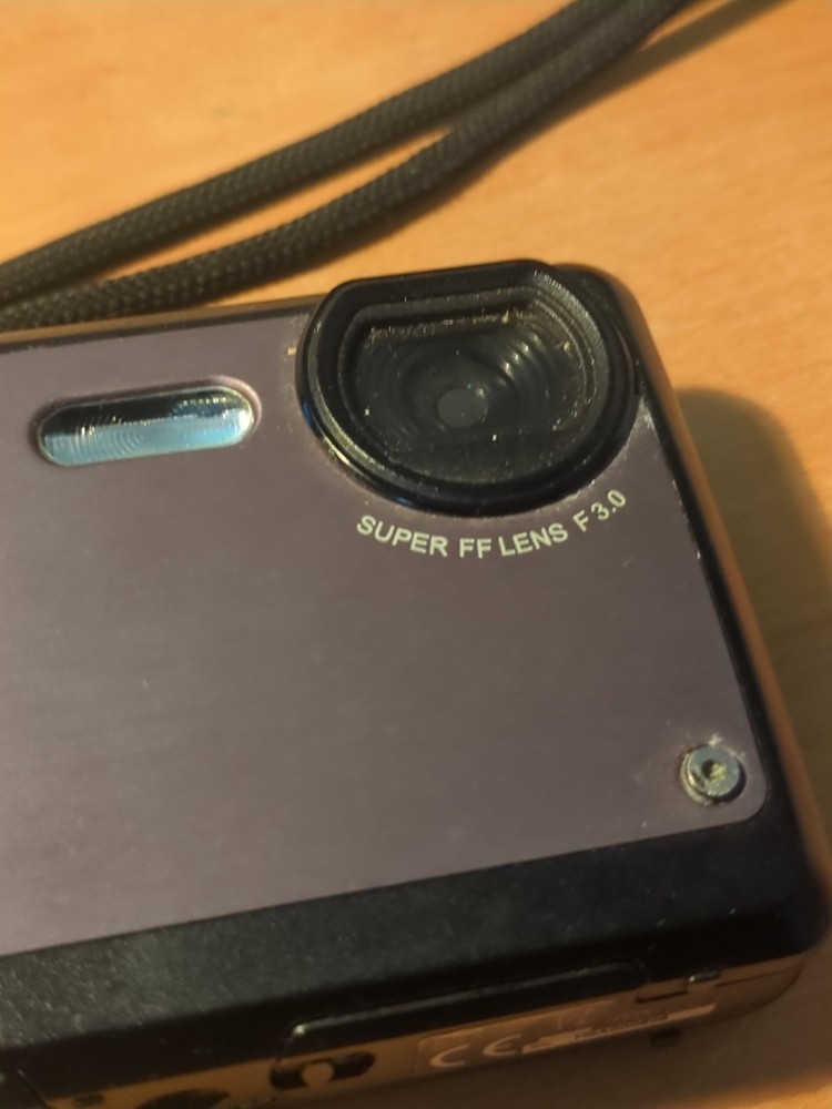 Hitachi HDC-99WE 9.0MP Digital Camera (Tested Working)