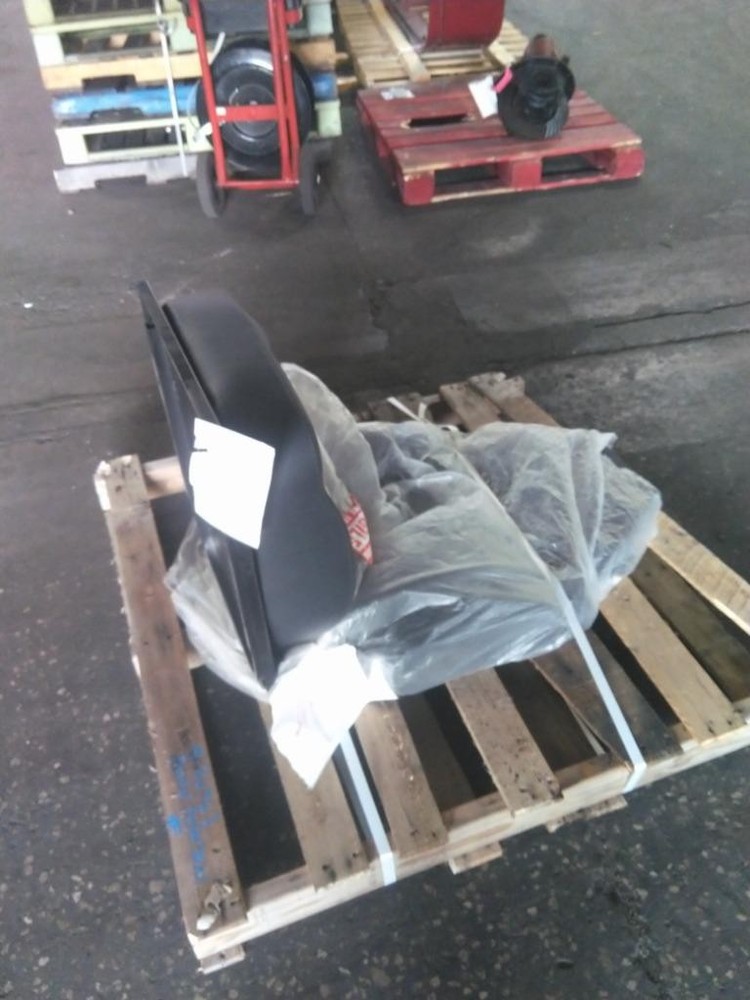 Replaces PETERBILT 579 FRONT SEAT , OH