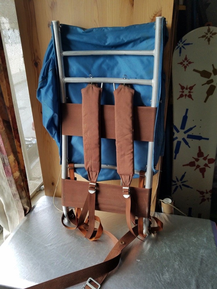 REI CO-OP BLUE HIKING BACKPACK ALUMINUM OUTER FRAME. MULTI POCKET.