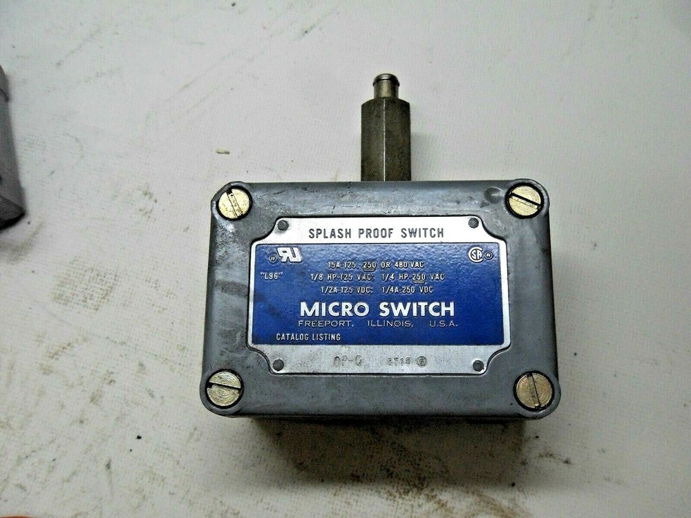 Microswitch OP-Q Enclosed Basic Switch