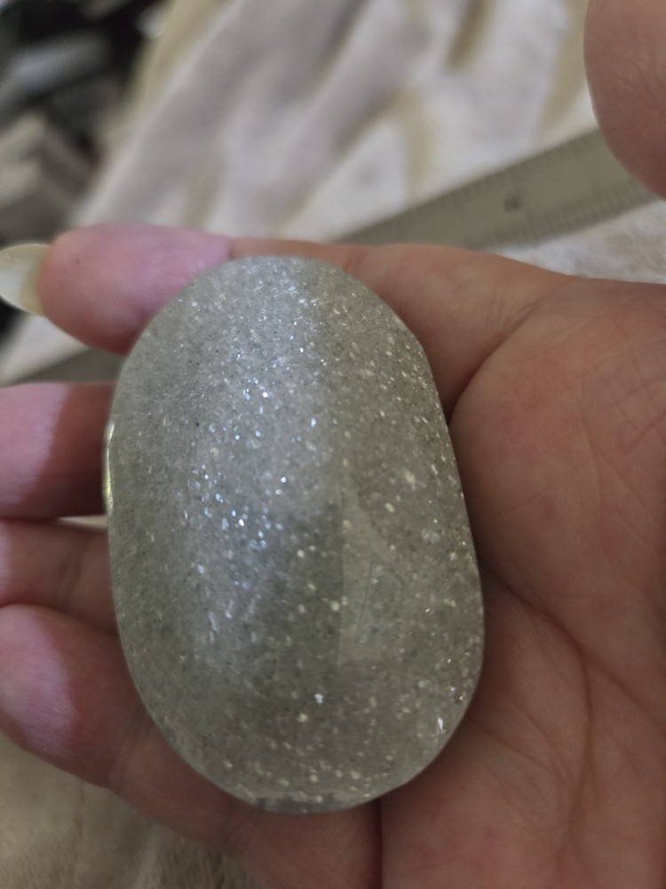 BEAUTIFUL SAGE MICA PALM STONE 65 GRAMS E