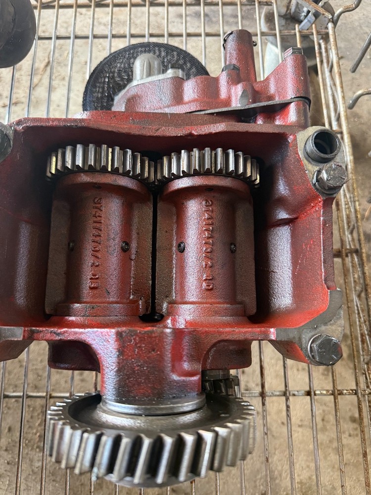 massey 285 engine oil pump