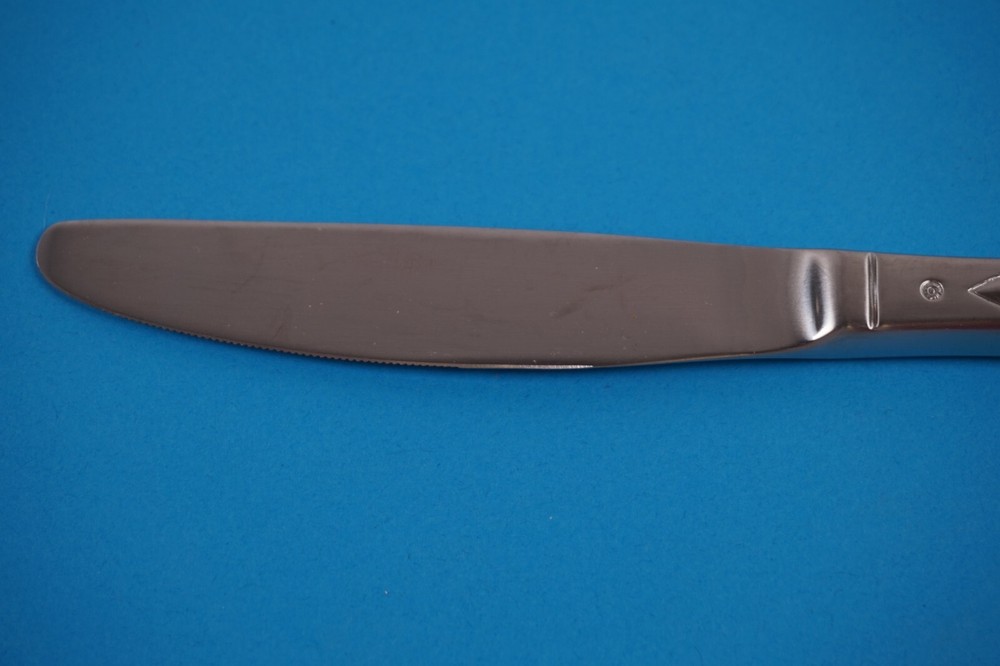 Wallace Stainless Taos Pattern Modern Dinner Knife 8 7/8"