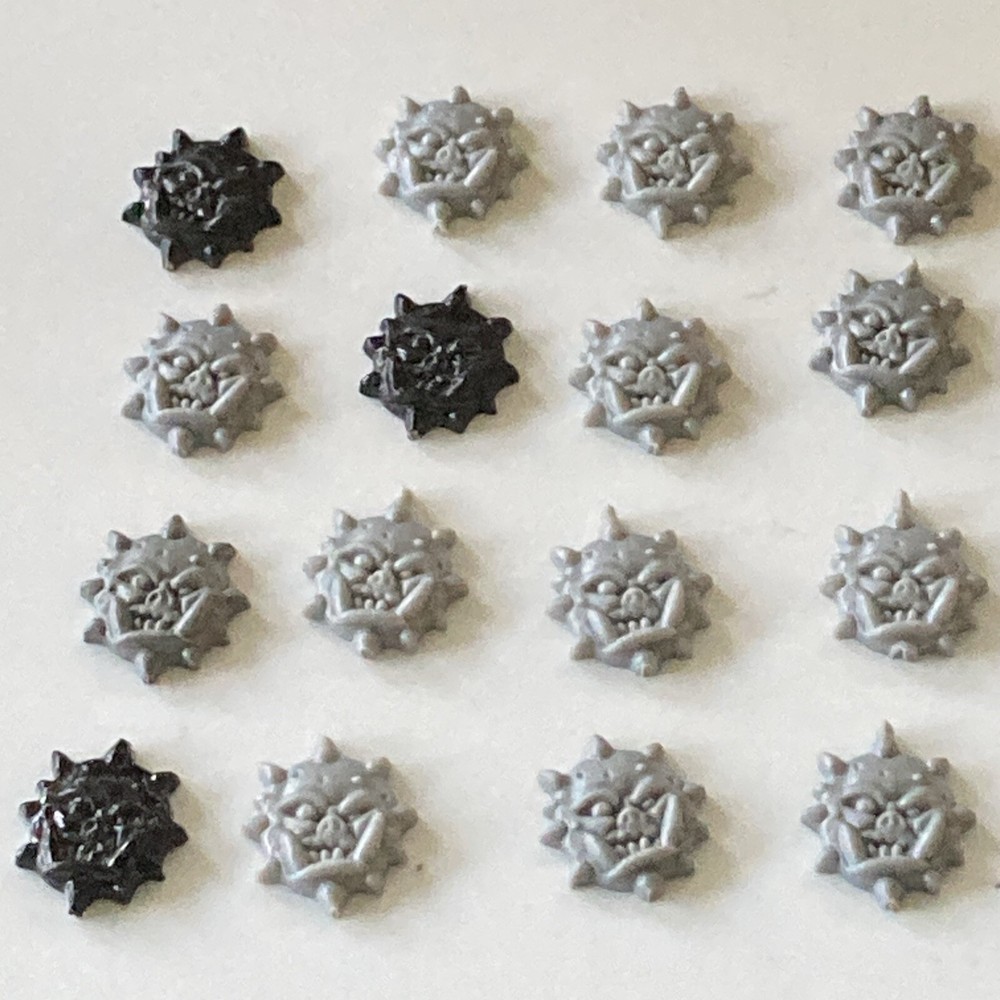 OOP Warhammer Fantasy Orcs and Goblin Evil Sun Shield Emblems (x25) K1 9573
