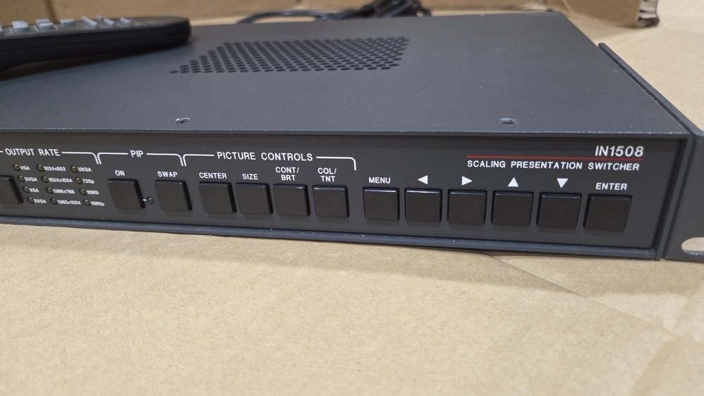 Extron IN1508 with Remote - Scaling Presentation Switcher with Rack Ears