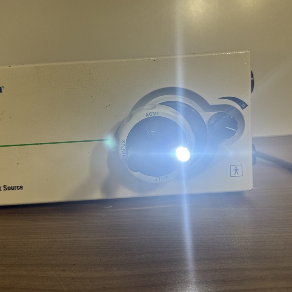 Vintage Welch Allyn Xenon 300 Surgical Light Source Illuminator + Handle