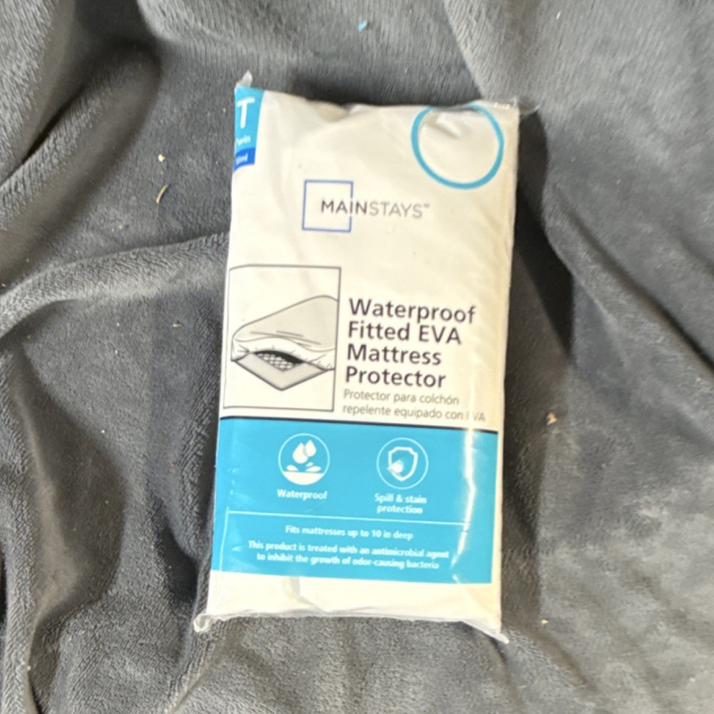 Mainstays Waterproof Antimicrobial Fitted Twin Mattress Protector White